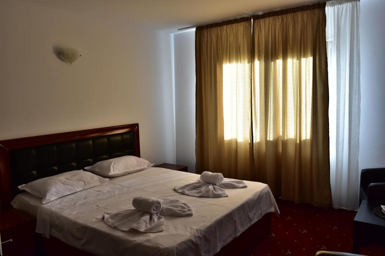 Hotel Ostrov Călimăneşti